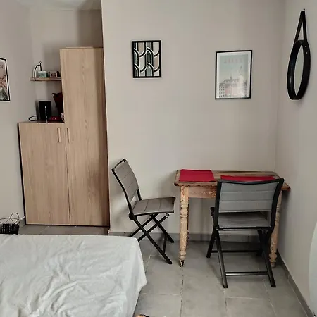 民宿 Avec Un Acces Independant Et Salle De Bain Et Toilette Privatifs *